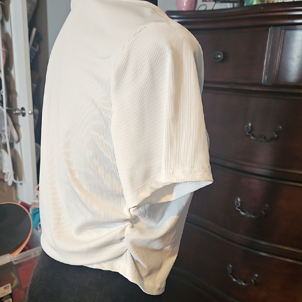 Basic White Tee - Picture 3 of 4